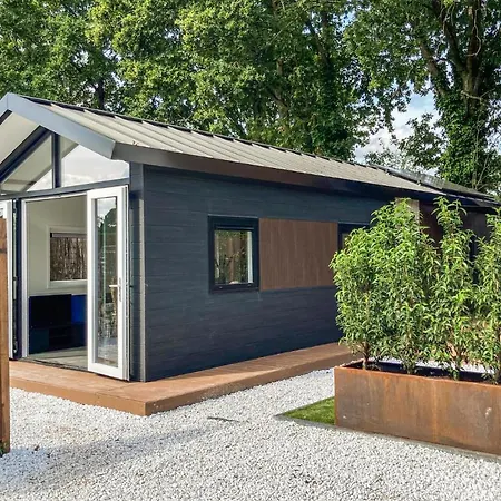 Stunning In With Kitchen * פוטן