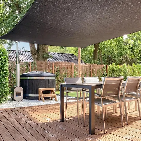 Stunning In With Kitchen בית נופש